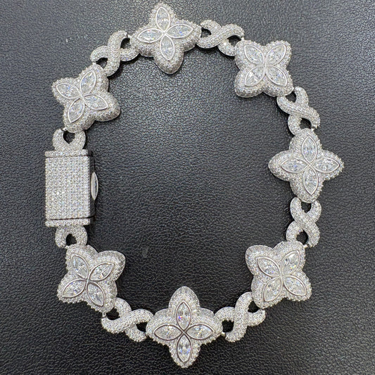 18mm Moissanite Clover Bracelet 8.3”