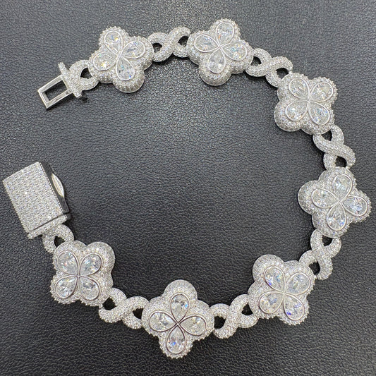 18mm Moissanite Clover Bracelet 8.3”